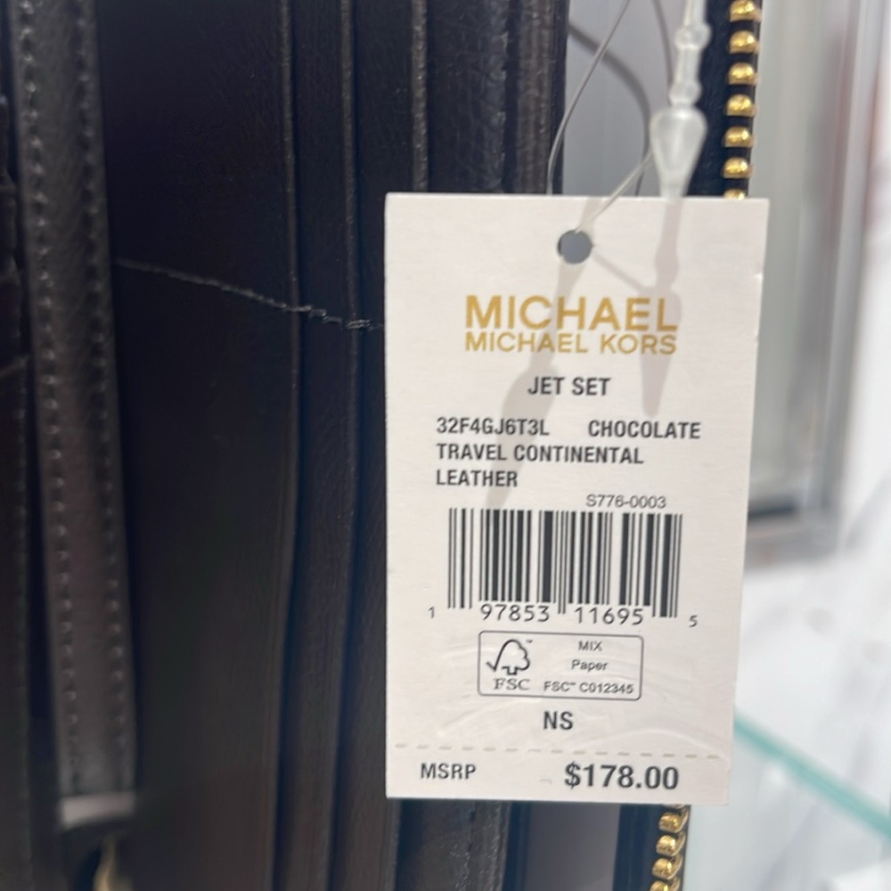 Michael Kors JST Lg Leather Continental Wallet Wristlet Phone Holder C
Chocolate - Picture 10 of 16